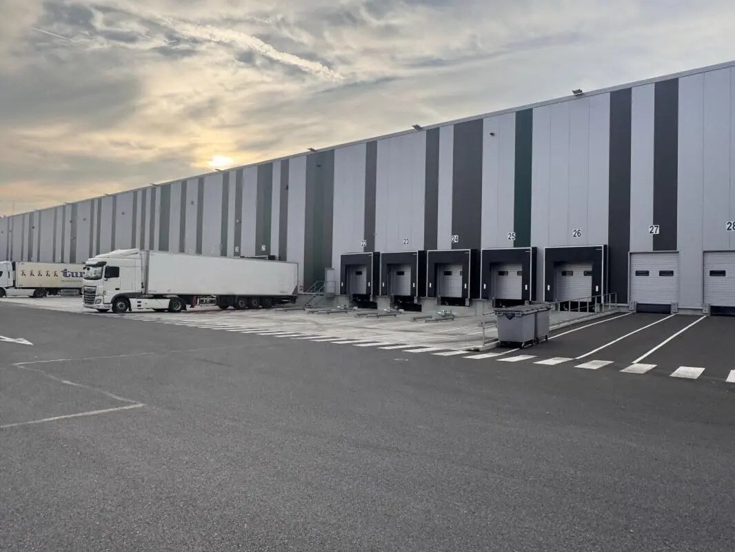 Industrial in Viry-Châtillon for lease Building Photo- Image 1 of 21