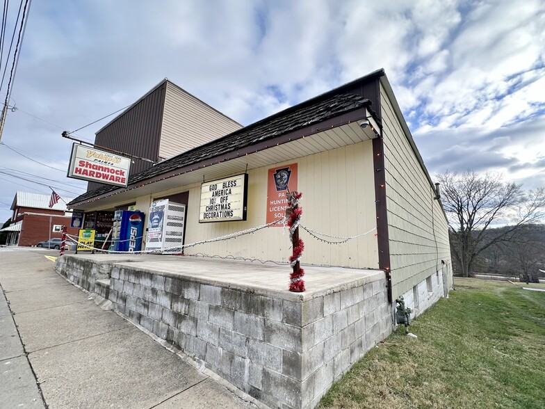 634 W Main St, Rural Valley, PA for sale - Building Photo - Image 2 of 17