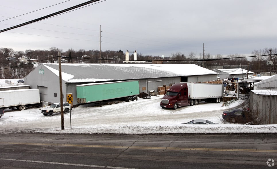 480 5th St NE, Barberton, OH à vendre - Photo du bâtiment - Image 2 de 25