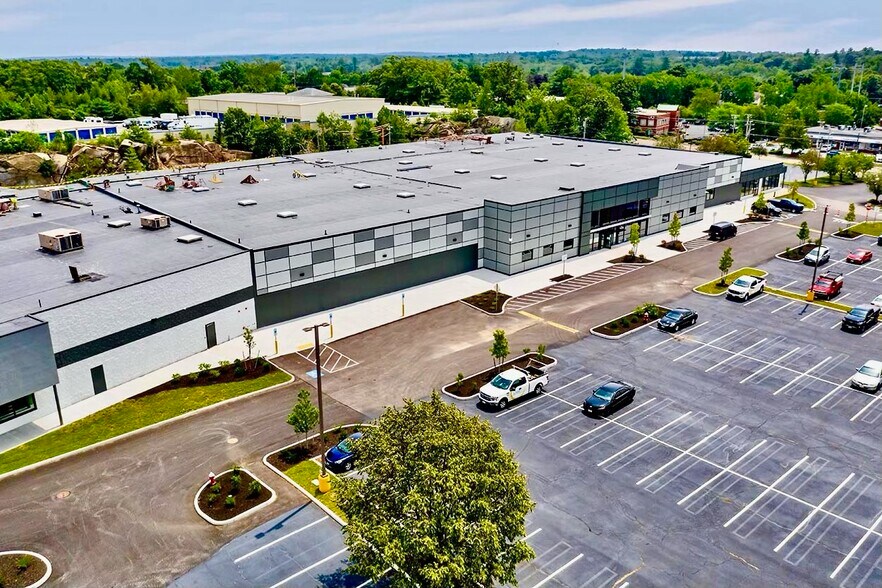 196 E Main St, Milford, MA à louer - Photo du bâtiment - Image 3 de 9