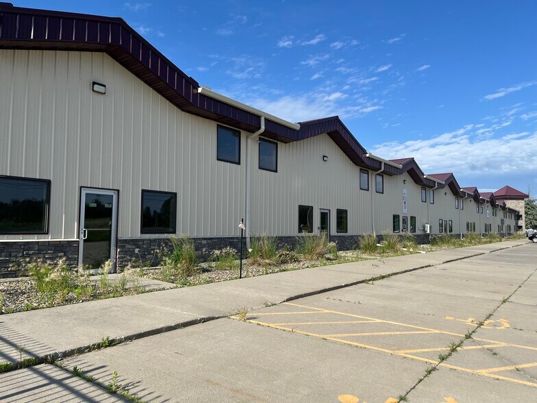 5820 Lincoln Way, Ames, IA à louer - Photo du bâtiment - Image 2 de 4