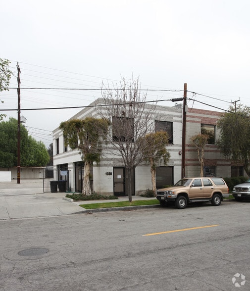1036 N Lake St, Burbank, CA for lease - Building Photo - Image 2 of 11