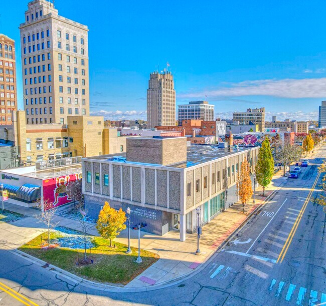 Plus de détails pour 145 S Jackson St, Jackson, MI - Bureau à vendre
