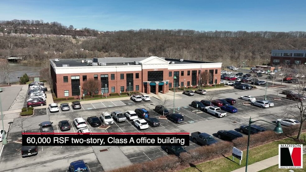 285 E Waterfront Dr, Homestead, PA à louer - Vidéo sur l’inscription commerciale - Image 2 de 27