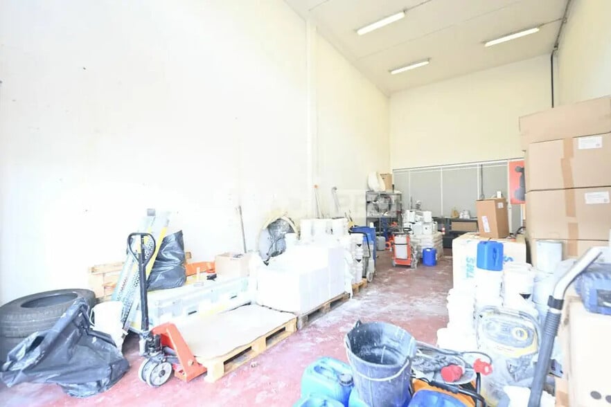 Flex in Saint-Quentin-Fallavier for lease - Interior Photo - Image 3 of 19