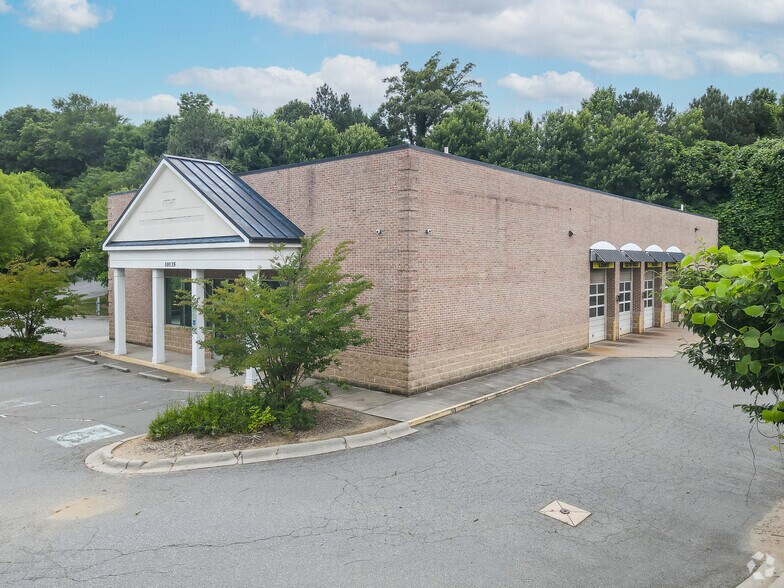 10135 N Tryon St, Charlotte, NC à vendre - Photo principale - Image 1 de 1