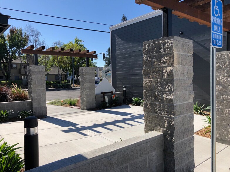 7301-7351 Camino Colegio, Rohnert Park, CA à louer - Photo du bâtiment - Image 3 de 5