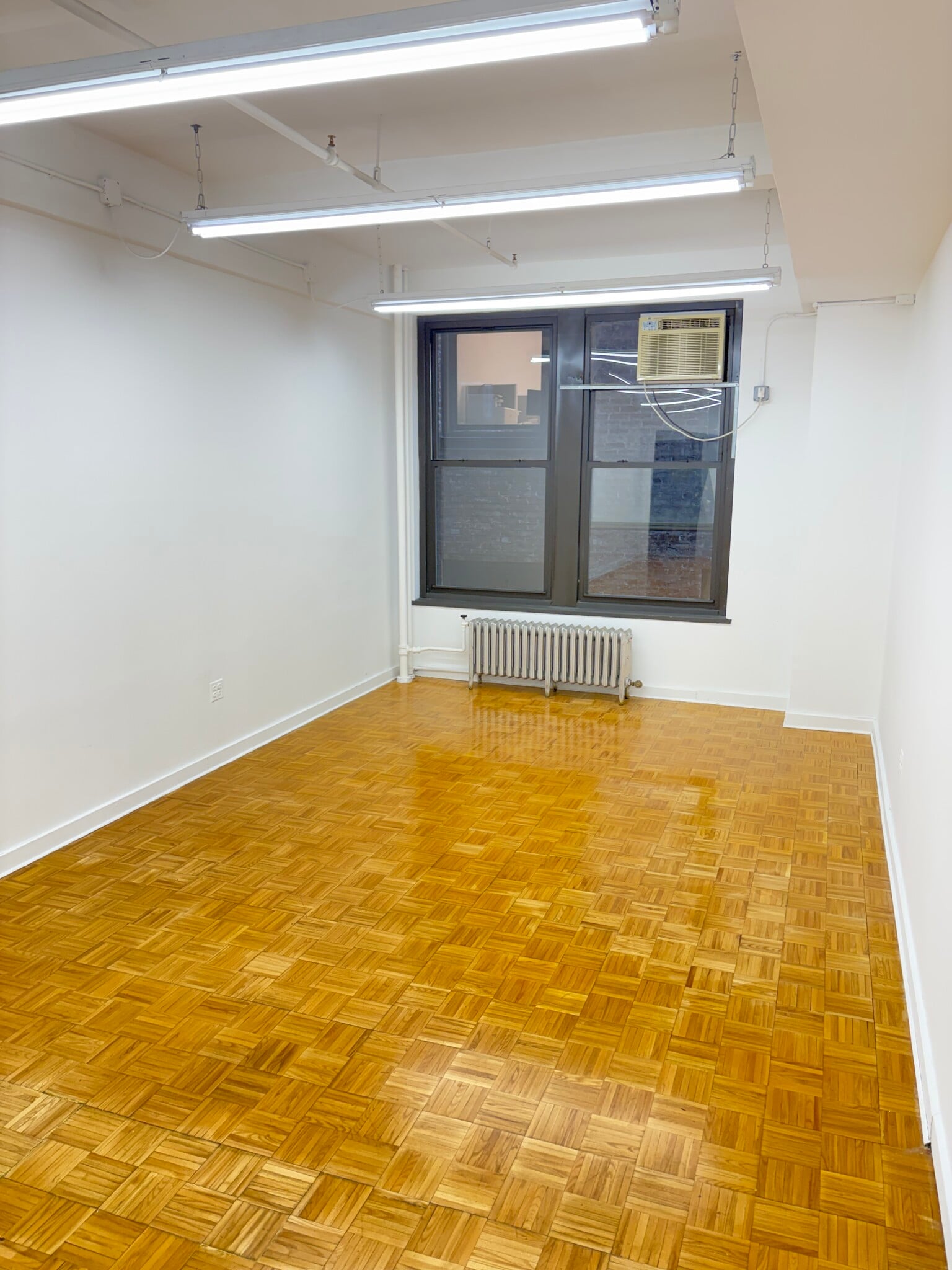 147 W 35th St, New York, NY for lease Interior Photo- Image 1 of 6