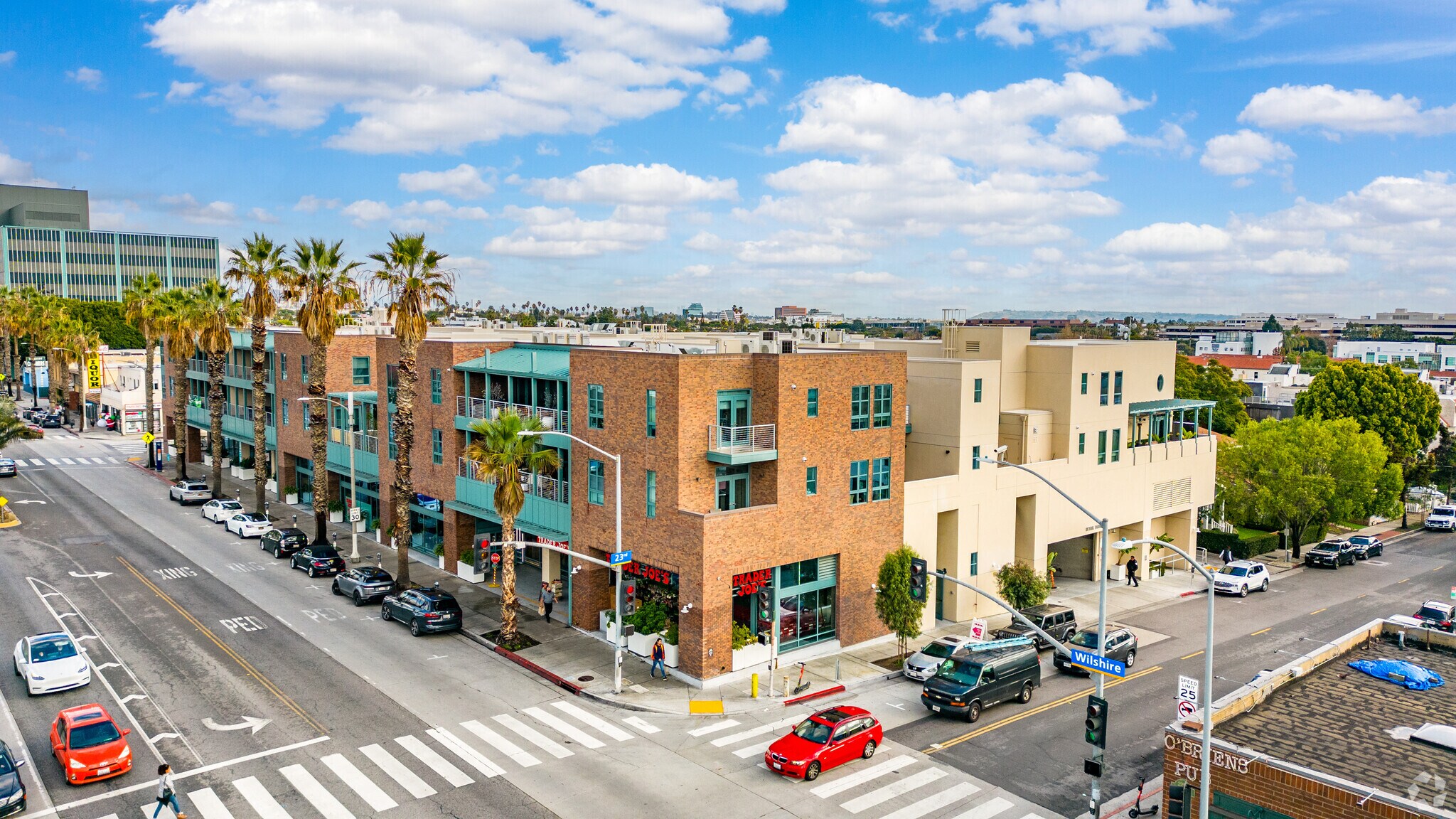 2300 Wilshire Blvd, Santa Monica, CA à louer Photo du bâtiment- Image 1 de 10