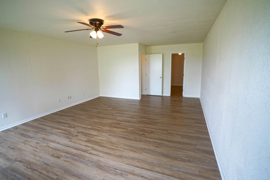 15989 SH 30 Roans Prairie, Anderson, TX for lease - Interior Photo - Image 3 of 4