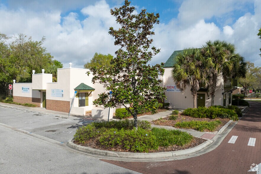 9780 56th St N, Temple Terrace, FL à louer - Photo du bâtiment - Image 1 de 8
