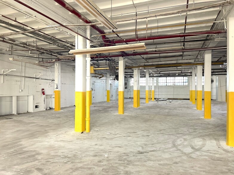 5213 Grays Ave, Philadelphia, PA for lease - Building Photo - Image 1 of 9