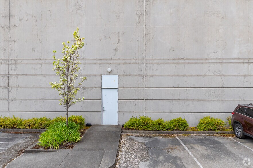 2250 S McDowell Blvd Ext, Petaluma, CA à louer - Photo du bâtiment - Image 3 de 7