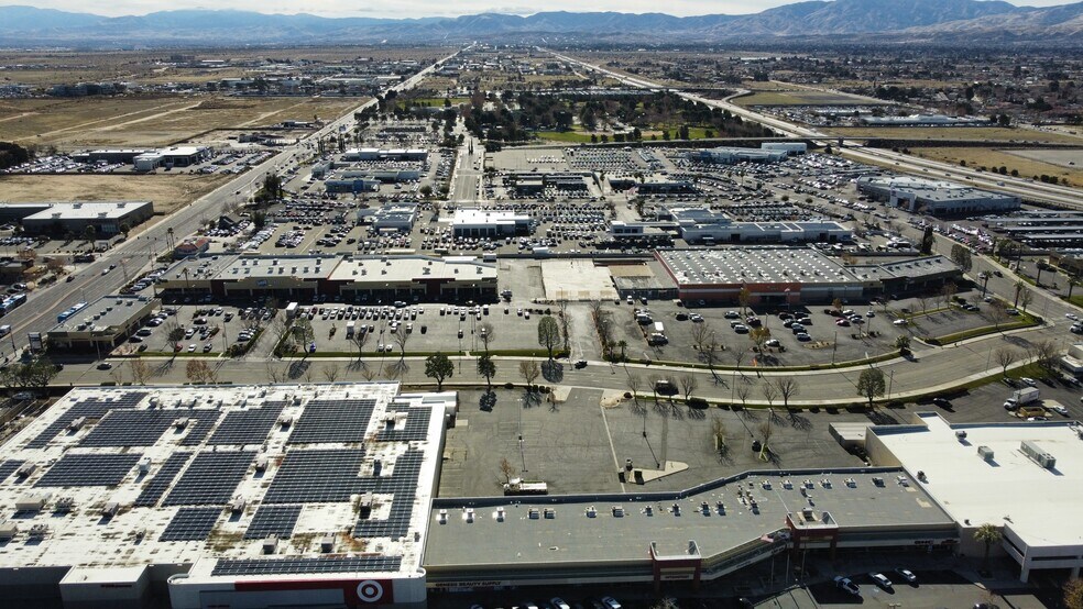 1140 Commerce Center Dr, Lancaster, CA à vendre - Photo du bâtiment - Image 3 de 6