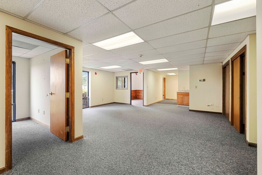 2 Airport Rd, Hopedale, MA à louer - Photo du bâtiment - Image 2 de 10