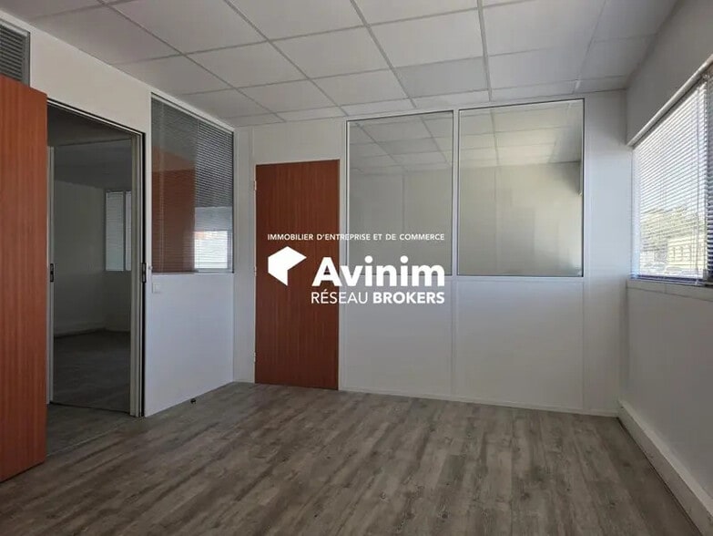 Office in Montpellier for lease - Interior Photo - Image 1 of 6