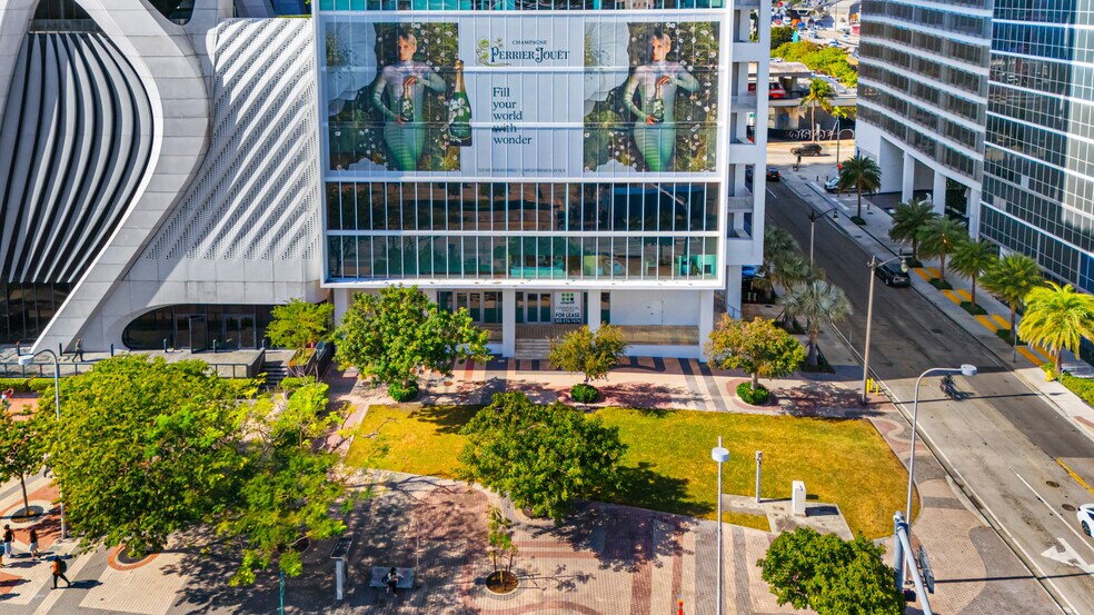 1040 Biscayne Blvd, Miami, FL à louer - Photo du bâtiment - Image 2 de 16