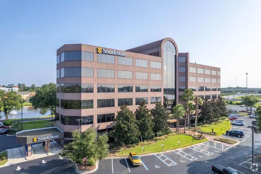 7077 Bonneval Rd, Jacksonville, FL à louer - Photo du bâtiment - Image 3 de 18