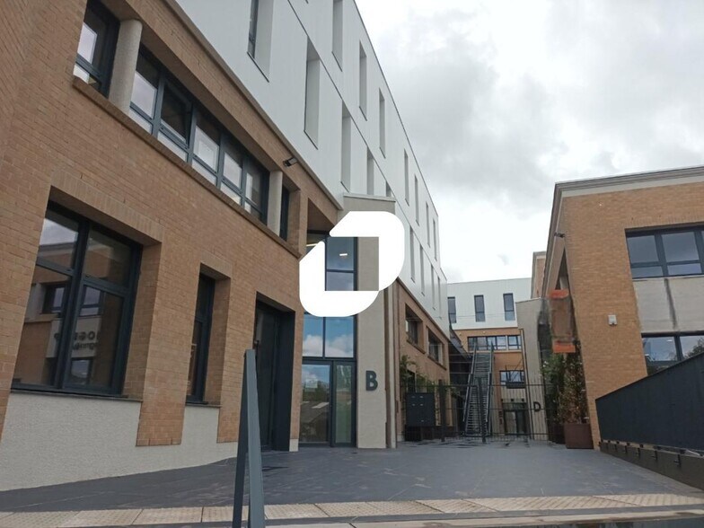 46 Rue Des Fusilles, Villeneuve-d'Ascq à louer - Photo du bâtiment - Image 2 de 21