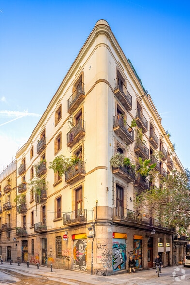 Multifamily in Barcelona, Barcelona for sale - Primary Photo - Image 1 of 1
