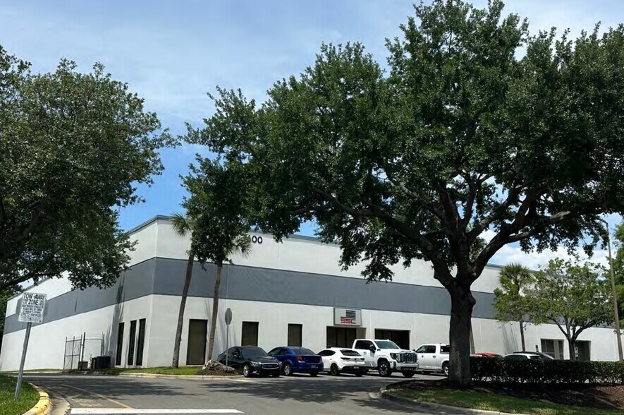 7600 Kingspointe Pky, Orlando, FL for lease - Building Photo - Image 2 of 2