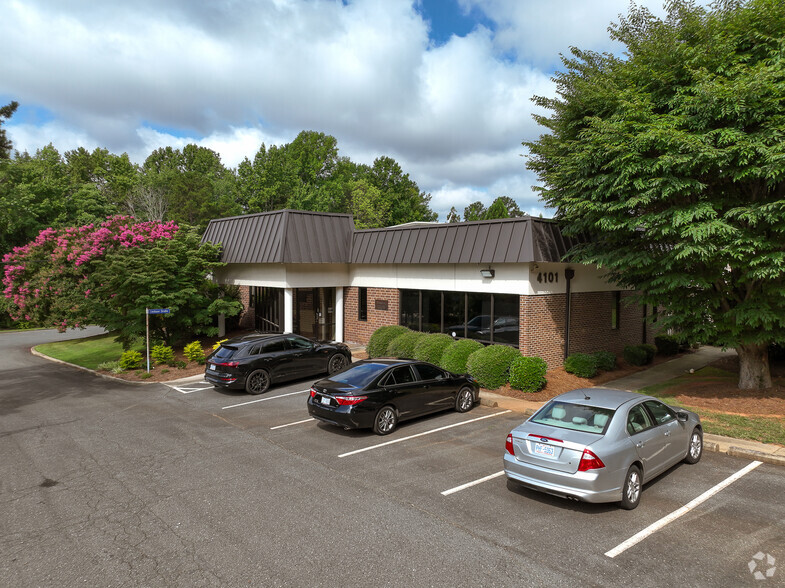 4001 Performance Rd, Charlotte, NC à vendre - Photo principale - Image 1 de 1