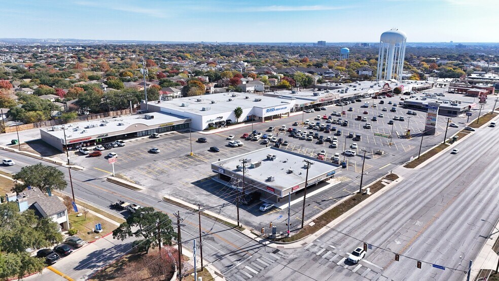 2325-2399 NW Military Hwy, San Antonio, TX à louer - Photo du bâtiment - Image 2 de 11