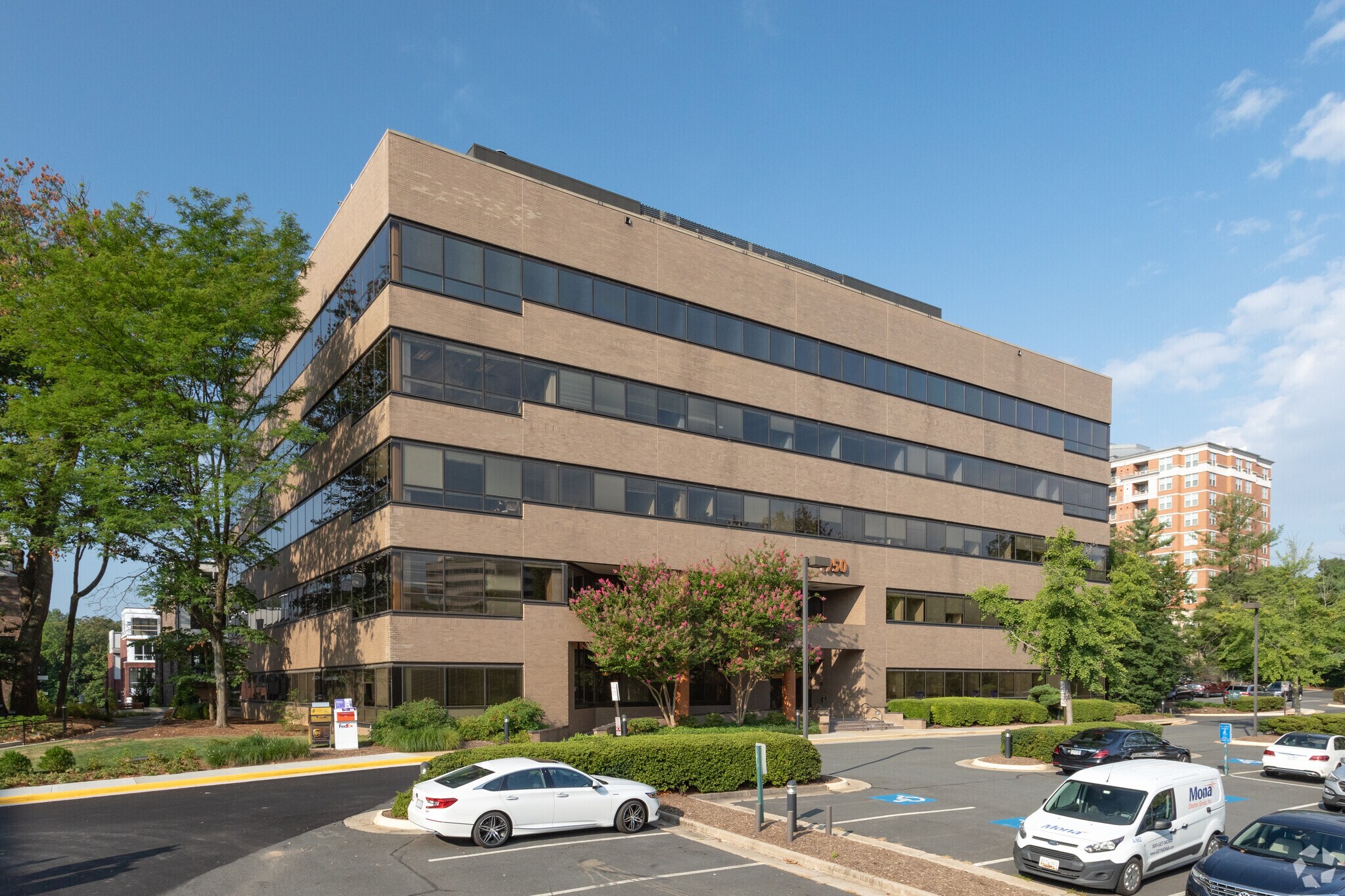 1950 Roland Clarke Pl, Reston, VA à louer Photo du bâtiment- Image 1 de 7
