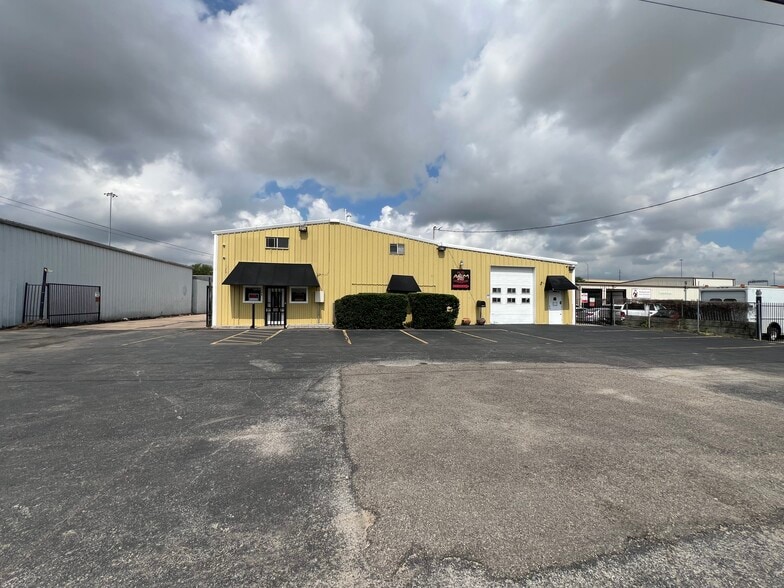 11511 Reeder Rd, Dallas, TX for lease - Building Photo - Image 1 of 1