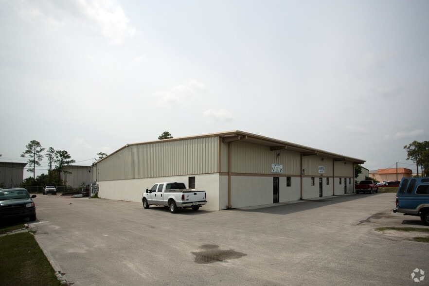 2304 Bruner Ln, Fort Myers, FL for lease - Building Photo - Image 2 of 5