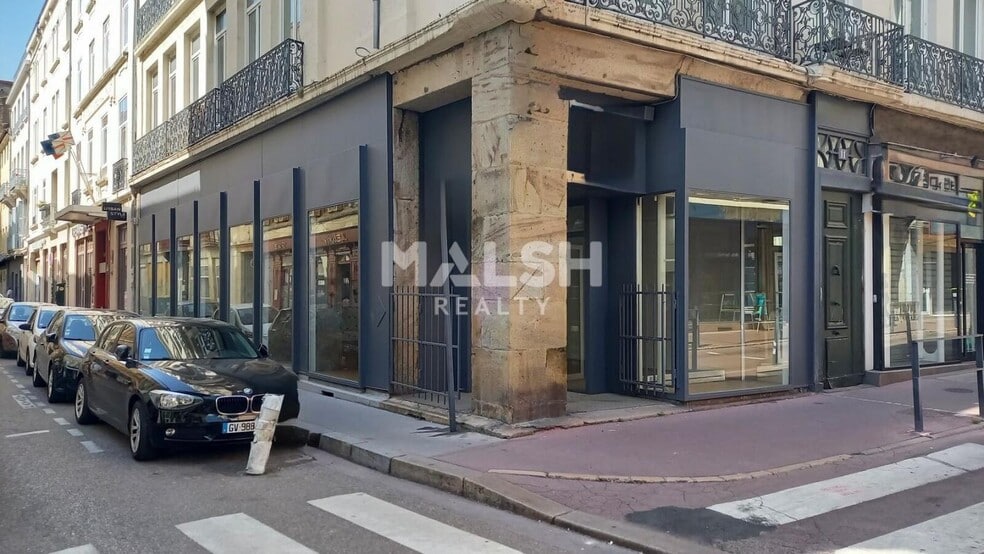 Commerce de détail dans Saint-Étienne à louer - Photo du bâtiment - Image 3 de 4