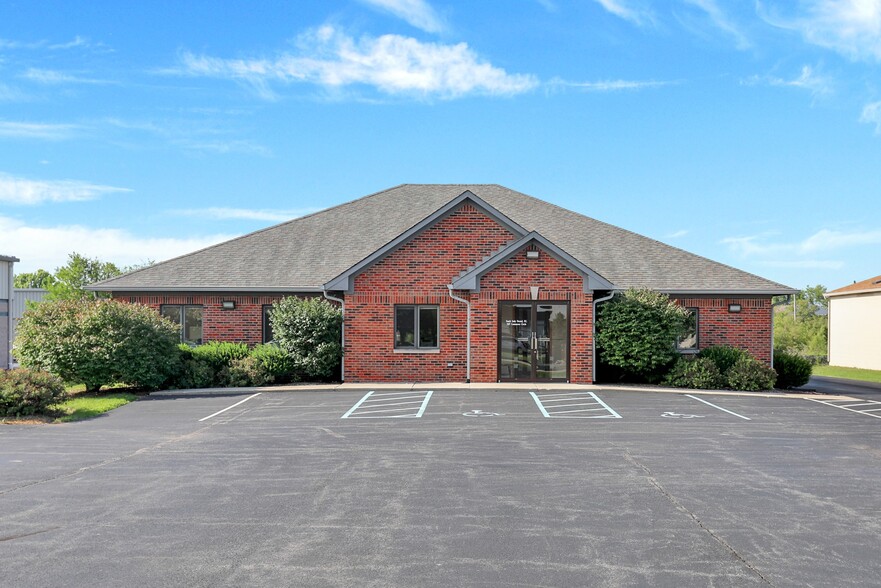 5217 Commerce Cir, Indianapolis, IN à vendre - Photo du bâtiment - Image 1 de 1