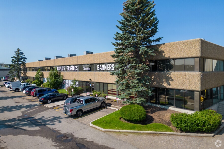 4221 23B St NE, Calgary, AB à louer - Photo du bâtiment - Image 2 de 4