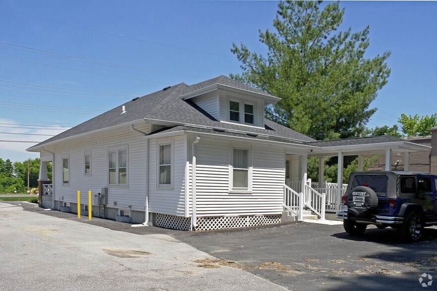16626 Old Chesterfield Rd, Chesterfield, MO à vendre - Photo du bâtiment - Image 2 de 8