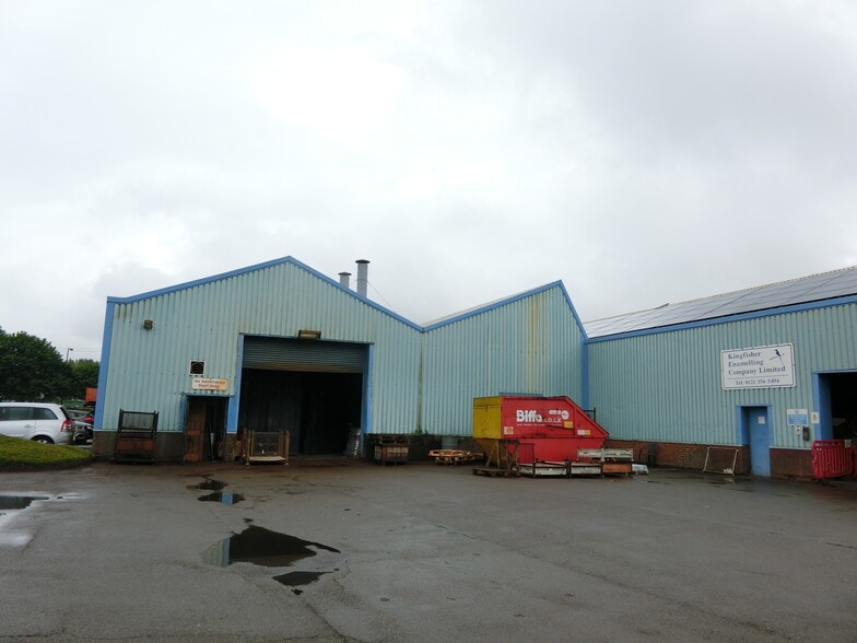 Unit 1-6 Moxley Industrial Estate portfolio of 2 properties for sale on LoopNet.ca - Building Photo - Image 3 of 7