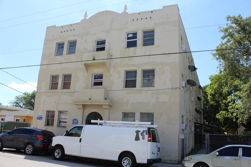 1050 NW 2nd St, Miami, FL for sale - Building Photo - Image 2 of 10