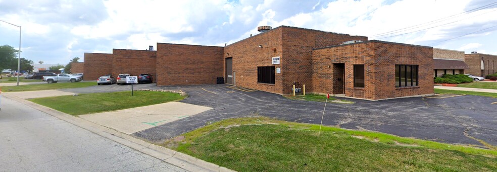 801-823 N Central Ave, Wood Dale, IL à louer - Photo du bâtiment - Image 2 de 7
