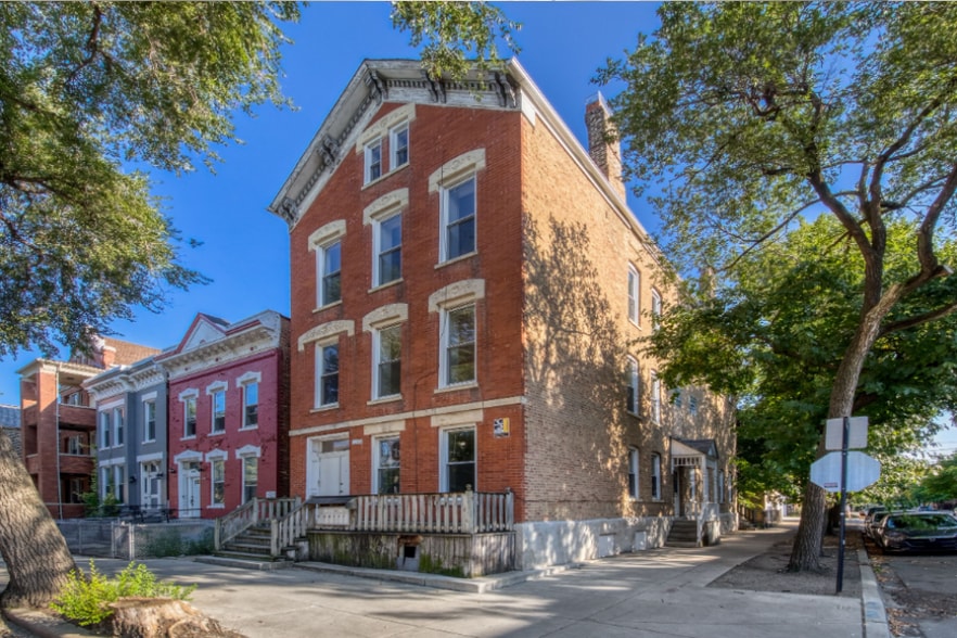 1437 W Superior St, Chicago, IL à vendre - Photo du bâtiment - Image 1 de 7