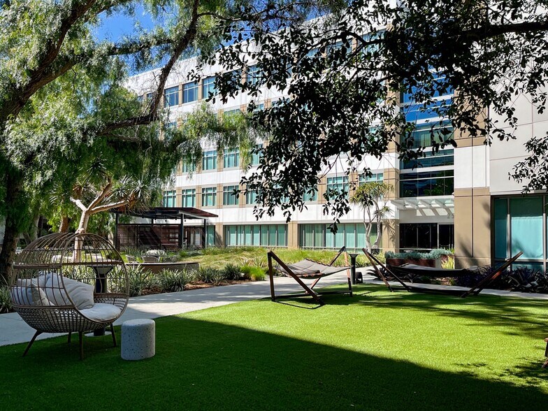 15 Enterprise, Aliso Viejo, CA à louer - Photo du bâtiment - Image 3 de 19