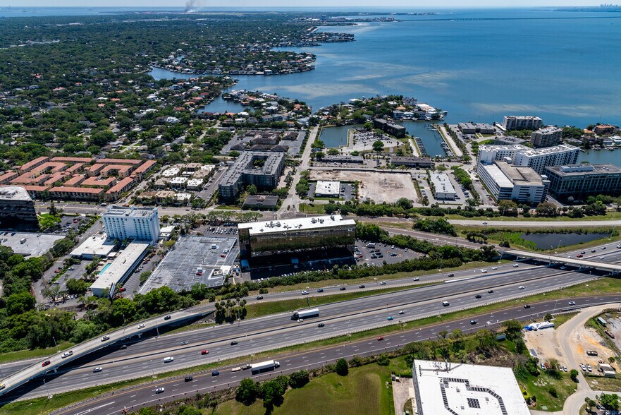 5401 W Kennedy Blvd, Tampa, FL à louer - Photo du bâtiment - Image 3 de 15