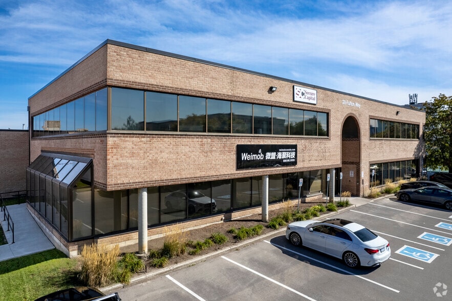 28 Fulton Way, Richmond Hill, ON for lease - Primary Photo - Image 1 of 4