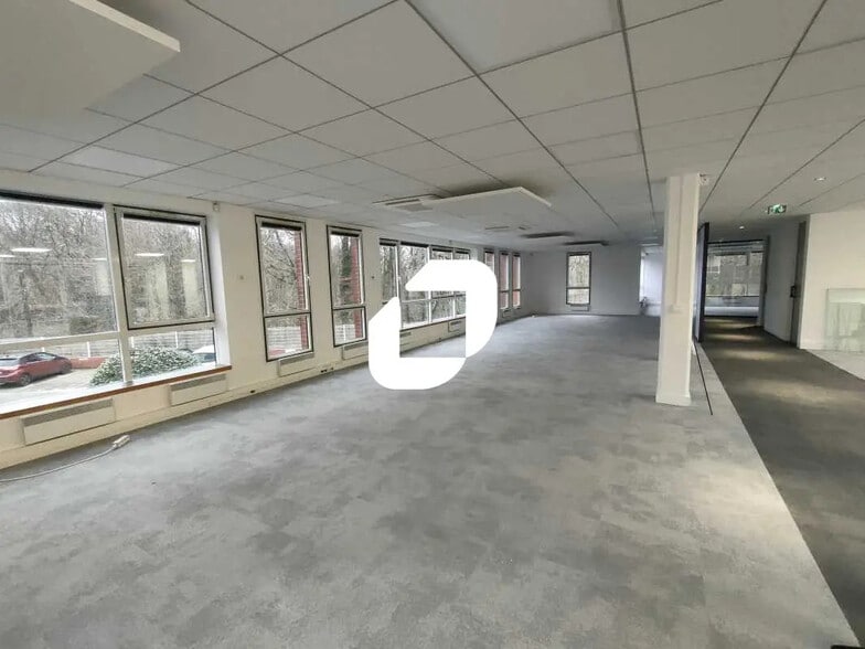 Office in Meudon for lease - Building Photo - Image 1 of 9