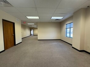 100 NE Missouri Rd, Lee's Summit, MO for lease Interior Photo- Image 2 of 3