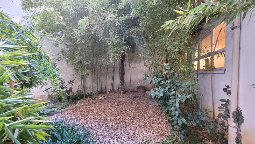 Office in Montpellier for lease - Building Photo - Image 2 of 10