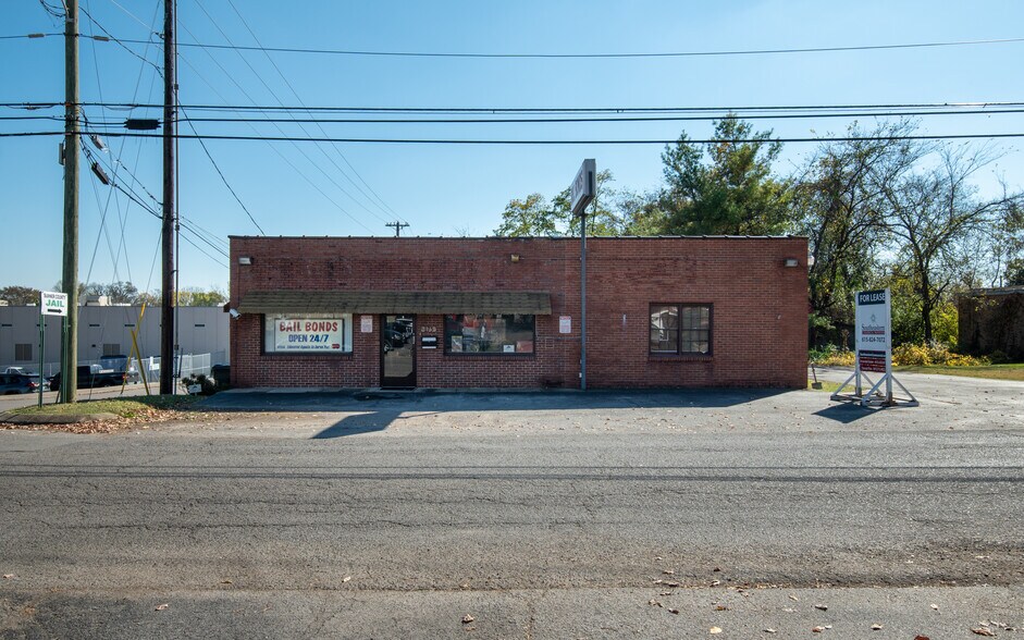 175 W Smith St, Gallatin, TN à louer - Photo du bâtiment - Image 2 de 10