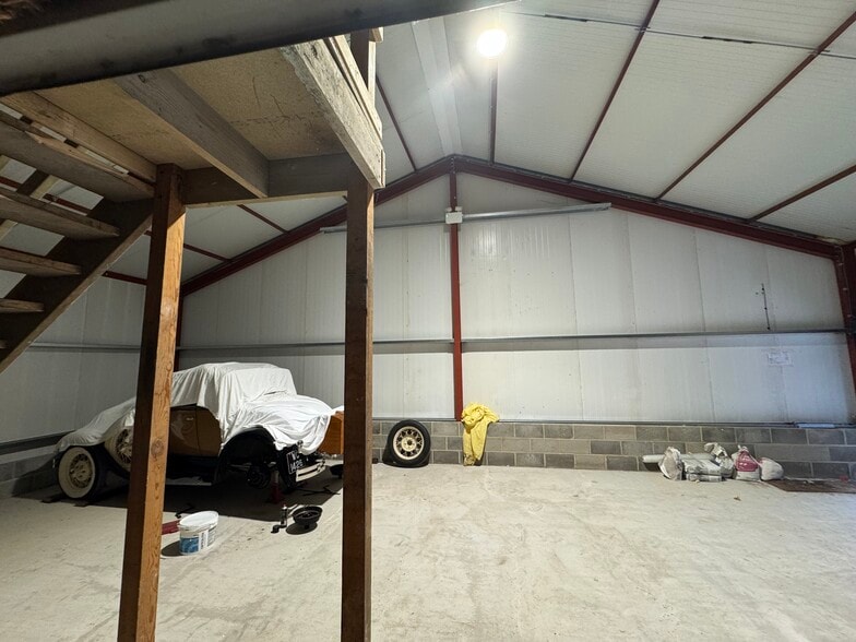 Carr Ln, Thirsk for lease - Interior Photo - Image 2 of 6