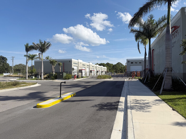 7040 SE Federal Hwy, Hobe Sound, FL à vendre - Photo principale - Image 1 de 8