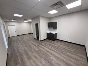 1663 Hickory Dr, Haltom City, TX for lease Interior Photo- Image 2 of 8