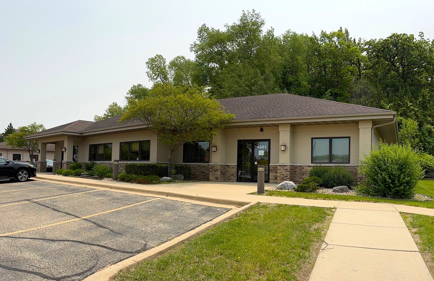 4851-4861 Larson Beach Rd, McFarland, WI for lease Primary Photo- Image 1 of 6