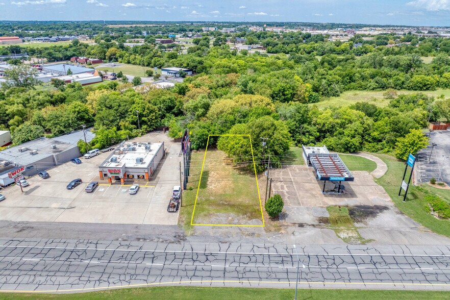 2012 Texoma Pky, Sherman, TX à vendre - Photo du bâtiment - Image 2 de 7